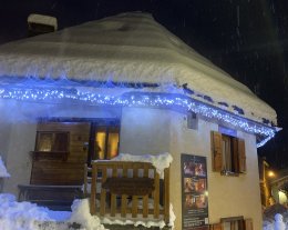 Les Grangettes *** à 200 m des pistes, des Grands Bains chauds et de tous les commerces, séjour sans voiture