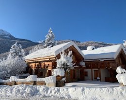 L'ANNAPURNA ET SON MAZOT ET L'EVEREST, 2 chalets****à 200 m des pistes et des commerces