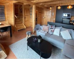 Grand chalet en bois avec vue splendide