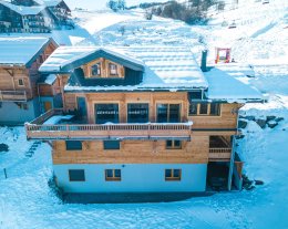 chalet neuf face aux pistes, SPA , 7chambres, 7sdb, espace détente