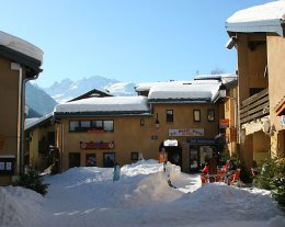 LE VILLAGE