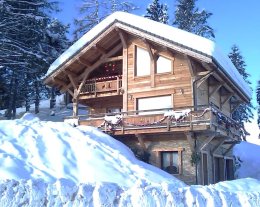 Chalet 12 pers., 350m pistes, 500m commerces, grand confort, vue panoramique, 4 ch, 2 Sdb, 2 wc, wifi, 2 TV (Internet ,home cinéma), babyfoot, parking privé 4pl, garage, cl. 3* - Tarif incluant (linges lits, serviettes, produits entretien & taxes séj)