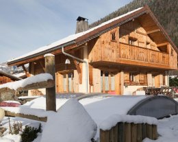 Chalet confortable avec spa de nage et sauna au pays du Mont Blanc