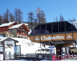 CHALET SUR LES PISTES SKI AU PIED 22 PERSONNES PISCINE JACUZZI HAMMAM VUE MONTAGNE 