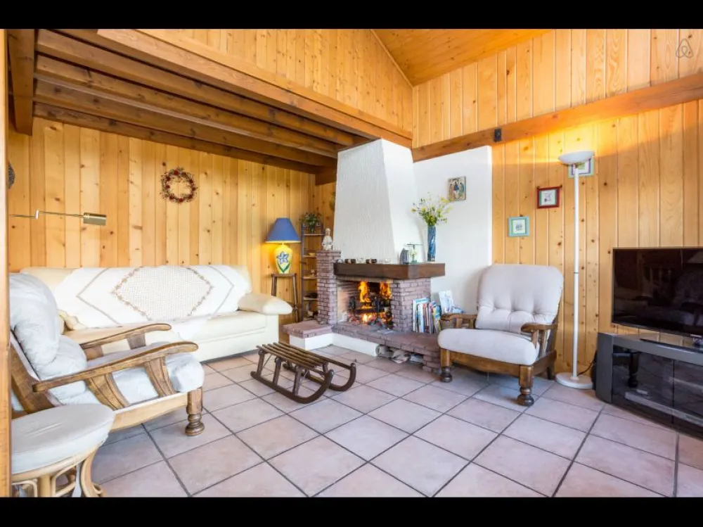 Un salon très cosy adapté pour une ou deux familles avec enfants 