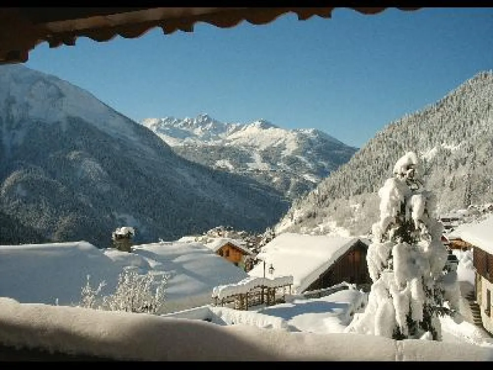 Balcony facing south, view village, has arrived straight from the slopes, the horizon Courchevel ski area