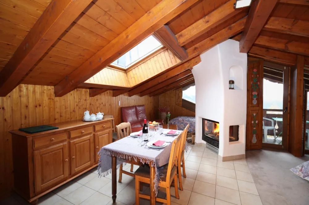 meal side, behing the chimney the 3rd bed