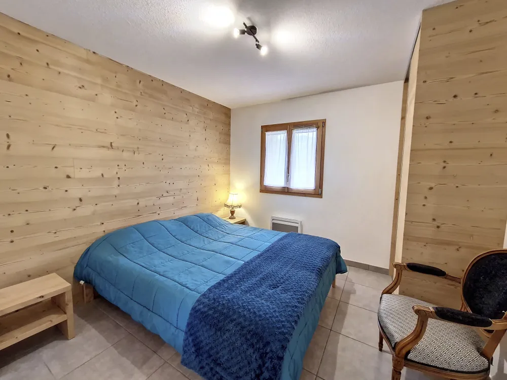 1 lit double en 160x200 avec couettte