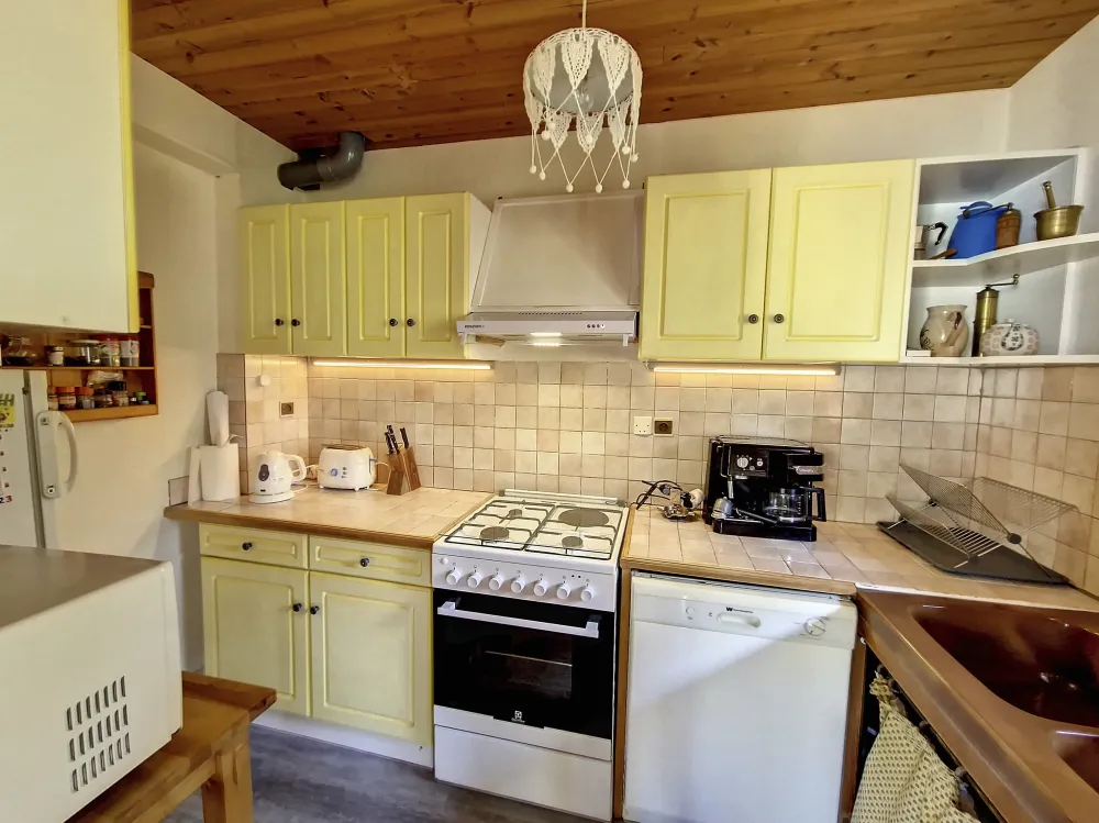 Chal les bans - vallouise. petit chalet avec jardin pour 7 personnes.