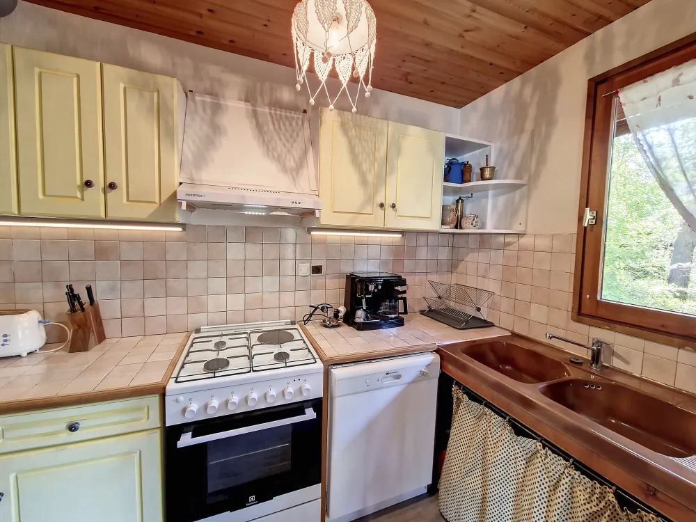 Chal les bans - vallouise. petit chalet avec jardin pour 7 personnes.