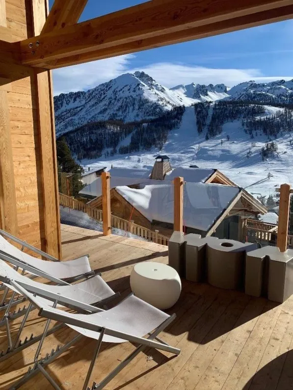 Neuf, contemporain avec spa, vue panoramique