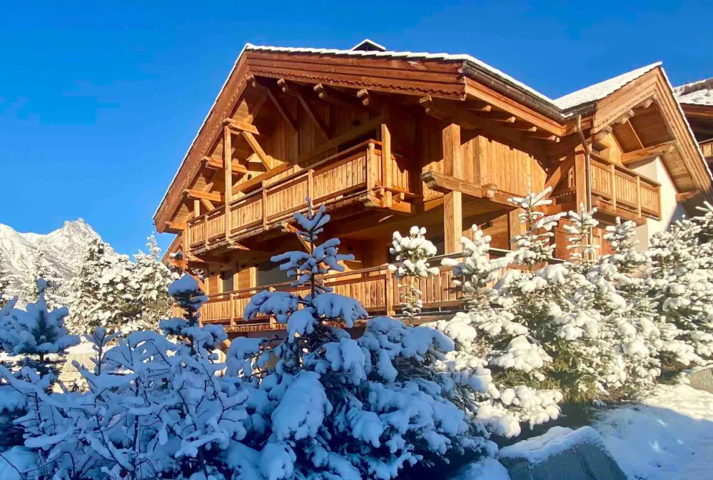 Chalet Cosy Serre Chevalier Le Flocon
10 personnes, 5 chambres, 5 Salles de bains, Jacuzzi et Sauna, grand jardin privée, parking privé