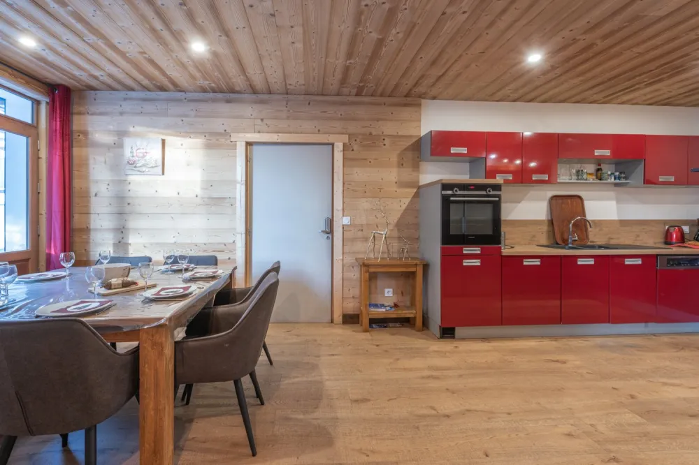 Chalet alpe d'huez à 1850 m 8 p- 3 chambres-3 salle d'eau-local à ski
