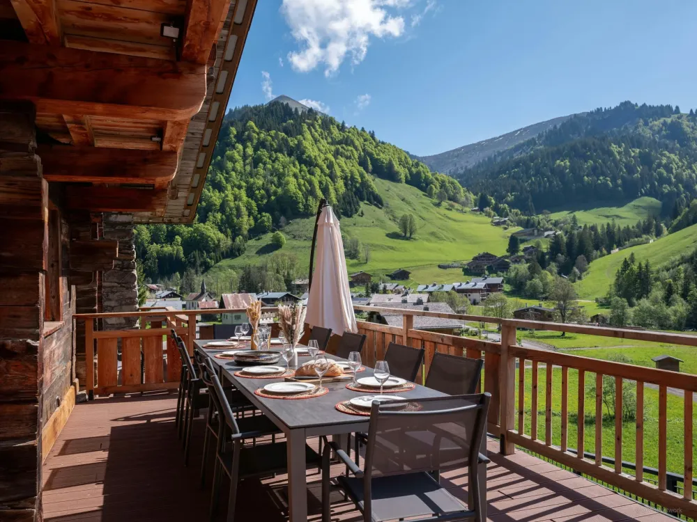 Balcon et vue d'été