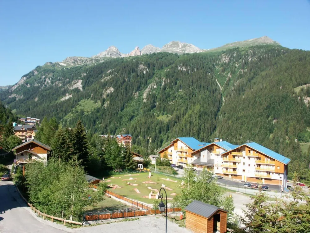 Vue panoramique du balcon en été