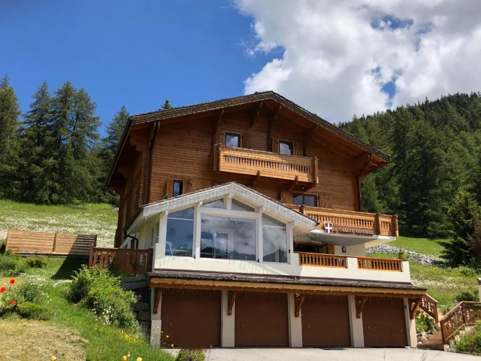 Chalet savoyard cosy • ski, jacuzzi & parkings ****