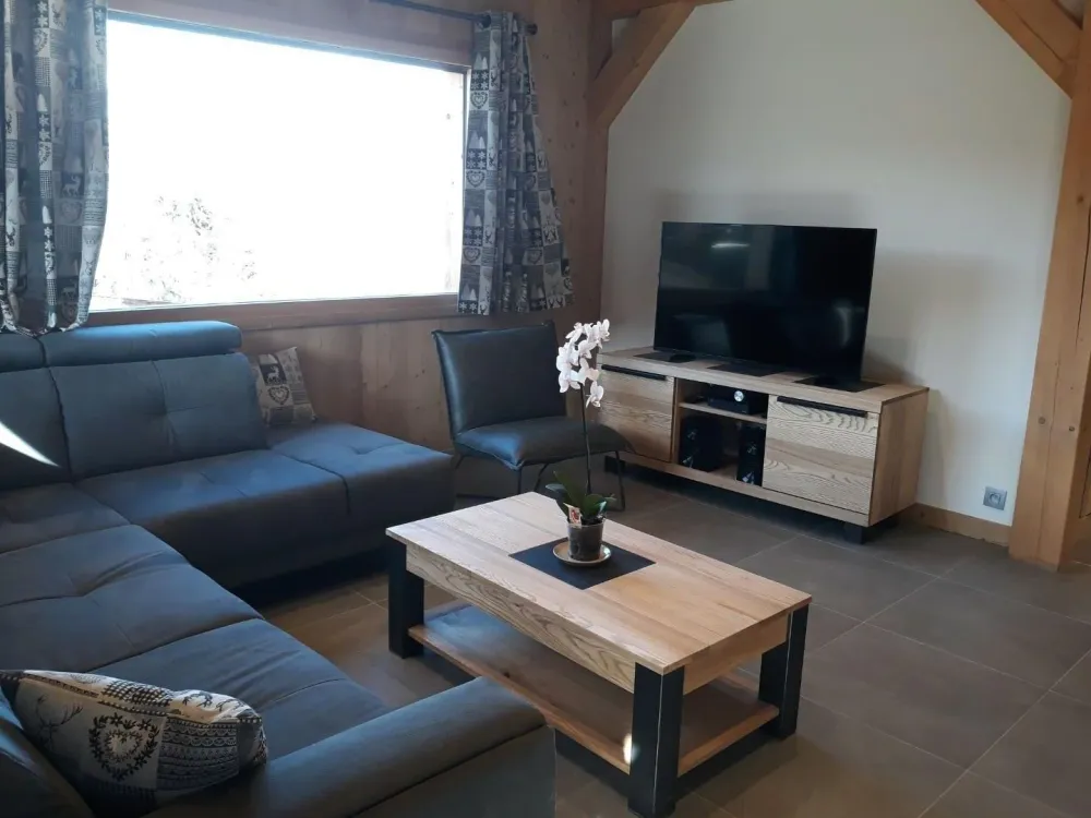 salon avec vue sur la chaîne de Aravis