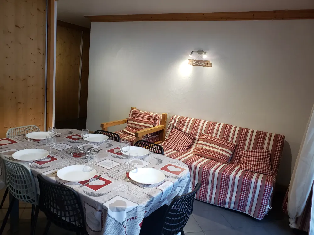 Appartement 6-7p un vrai pied de piste hiver et pleine verdure l'été