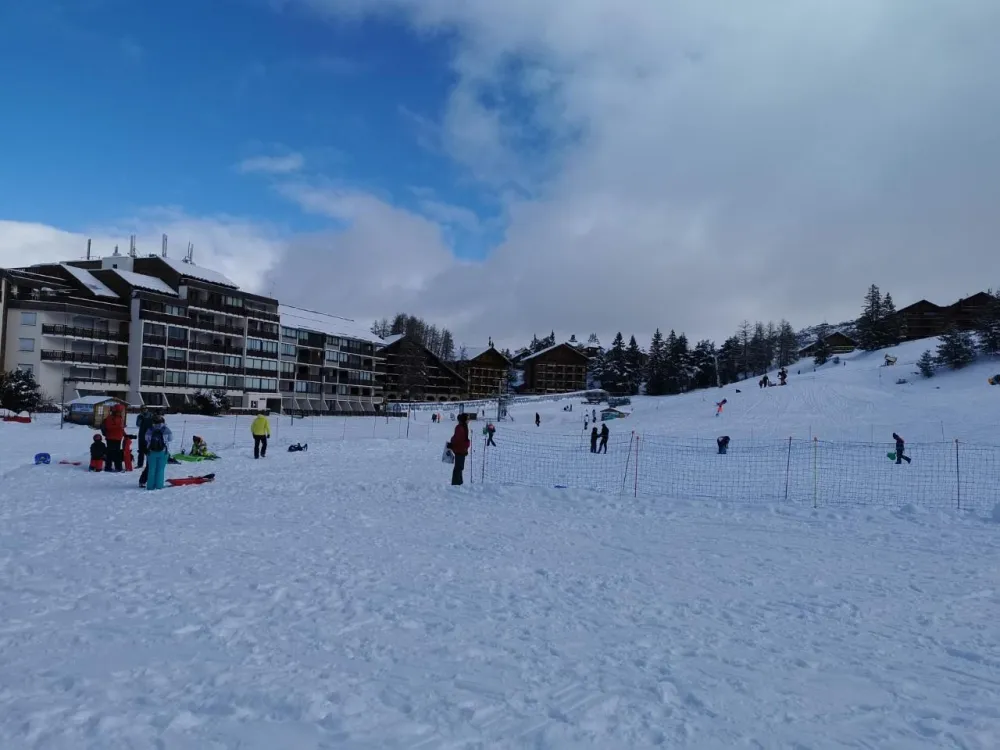 La taniere aux loups, piscine, wifi, *** le père noël part en vacances cet été venez dans son chalet , 1000 euros la semaine , prestation ménage incluse si vous restez 2 semaines *
