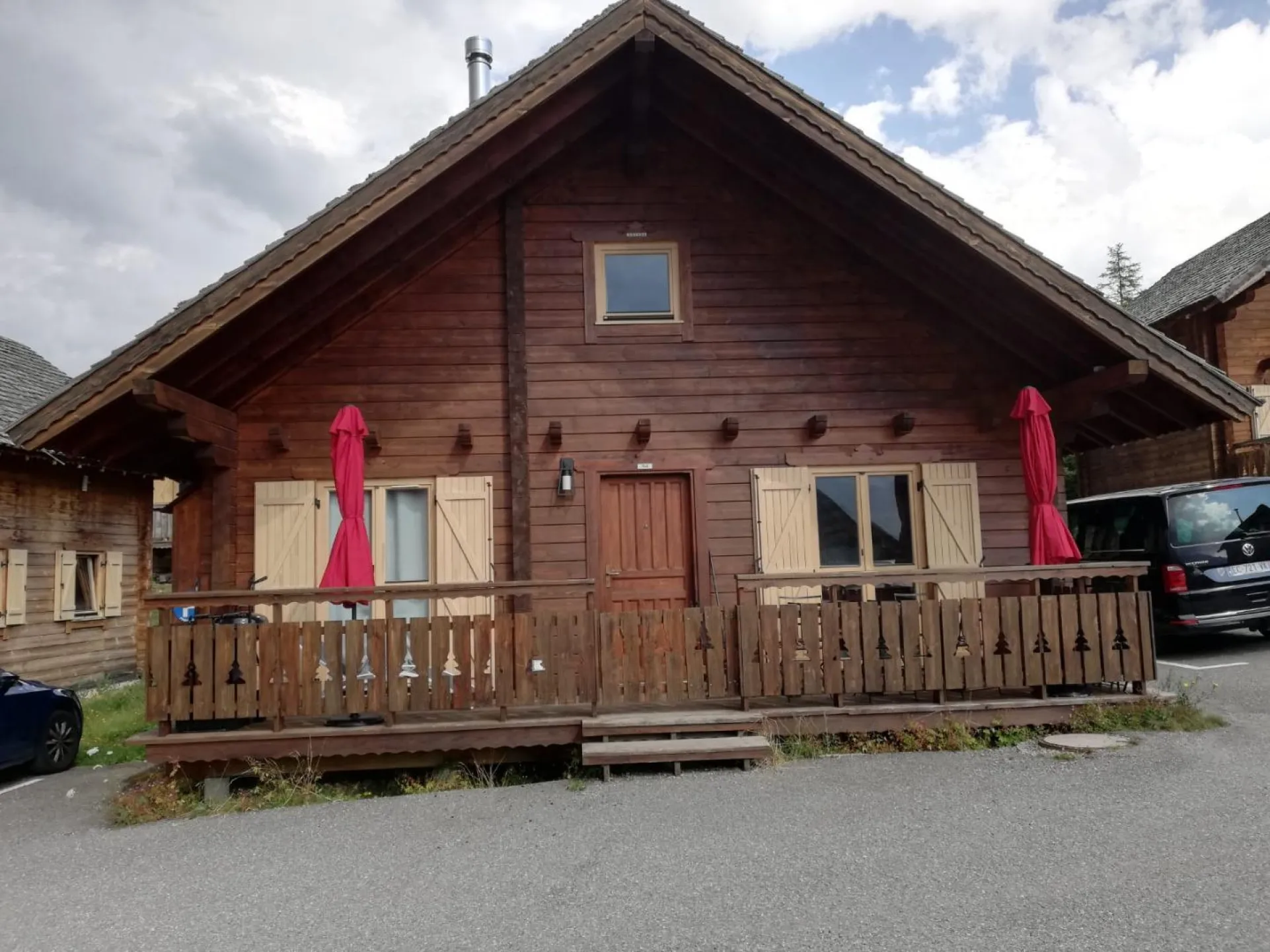 Le devant du chalet