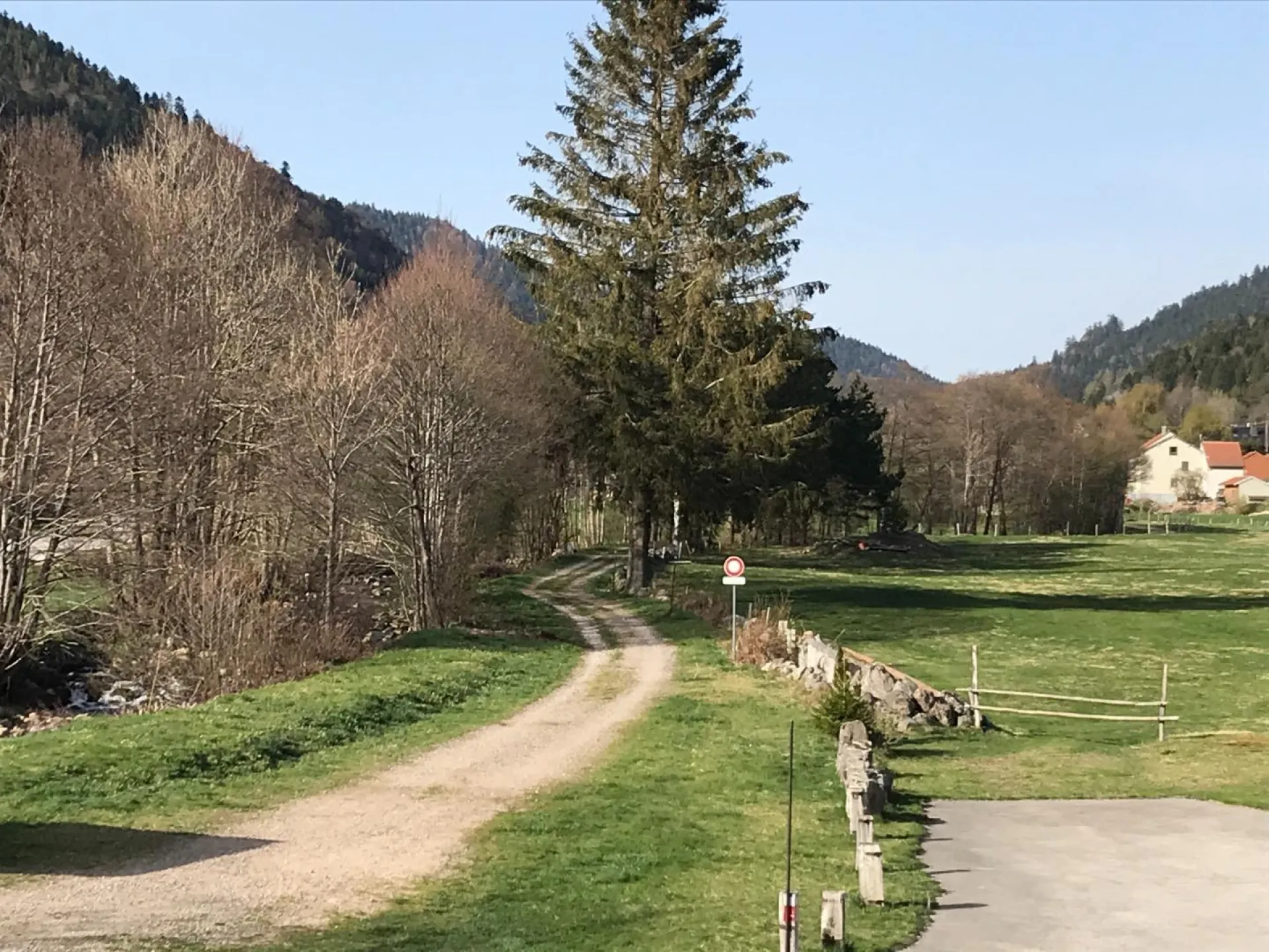 Chemin de randonnées et circuit VTT sur place