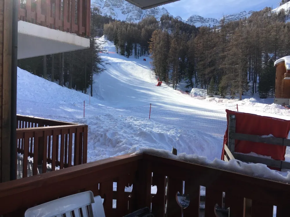 Résidence l'albane à vars skis aux pieds avec piscine extérieure chauffée