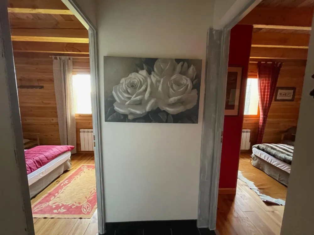 Couloir  et   portes des chambres  au rez de chaussée 