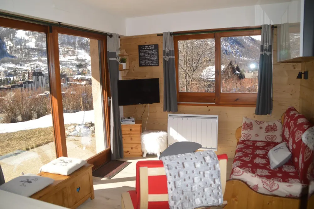 Séjour très lumineux et confortable sur jardin privé plein sud