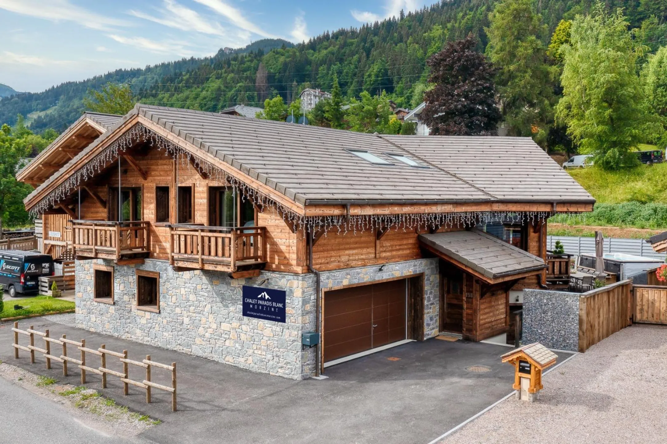 Le magnifique Chalet Paradis Blanc Morzine en été 