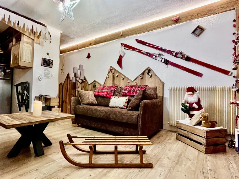 A la nuit : superbe t2 classé 3***  façon chalet de montagne rénové bois massif-tout confort-tout équipé + wifi fibre gratuit et illimité