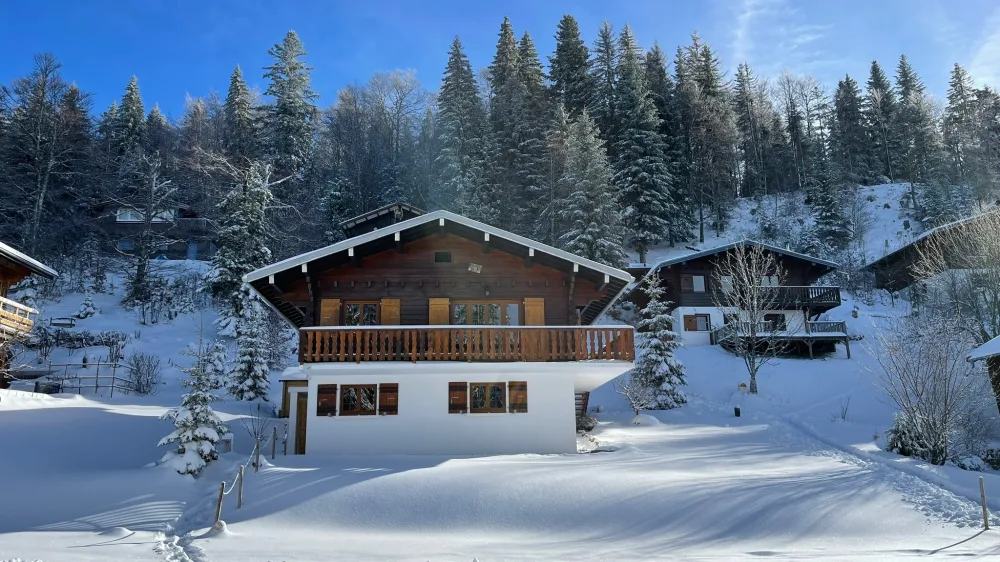 Chalet privé le  p'tit schuss 100 m2 ambiance cosy dans un écrin de verdure à à 150m des pistes pour randonner - classé 3*