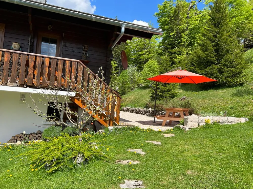 Chalet privé le  p'tit schuss 100 m2 ambiance cosy dans un écrin de verdure à à 150m des pistes pour randonner - classé 3*