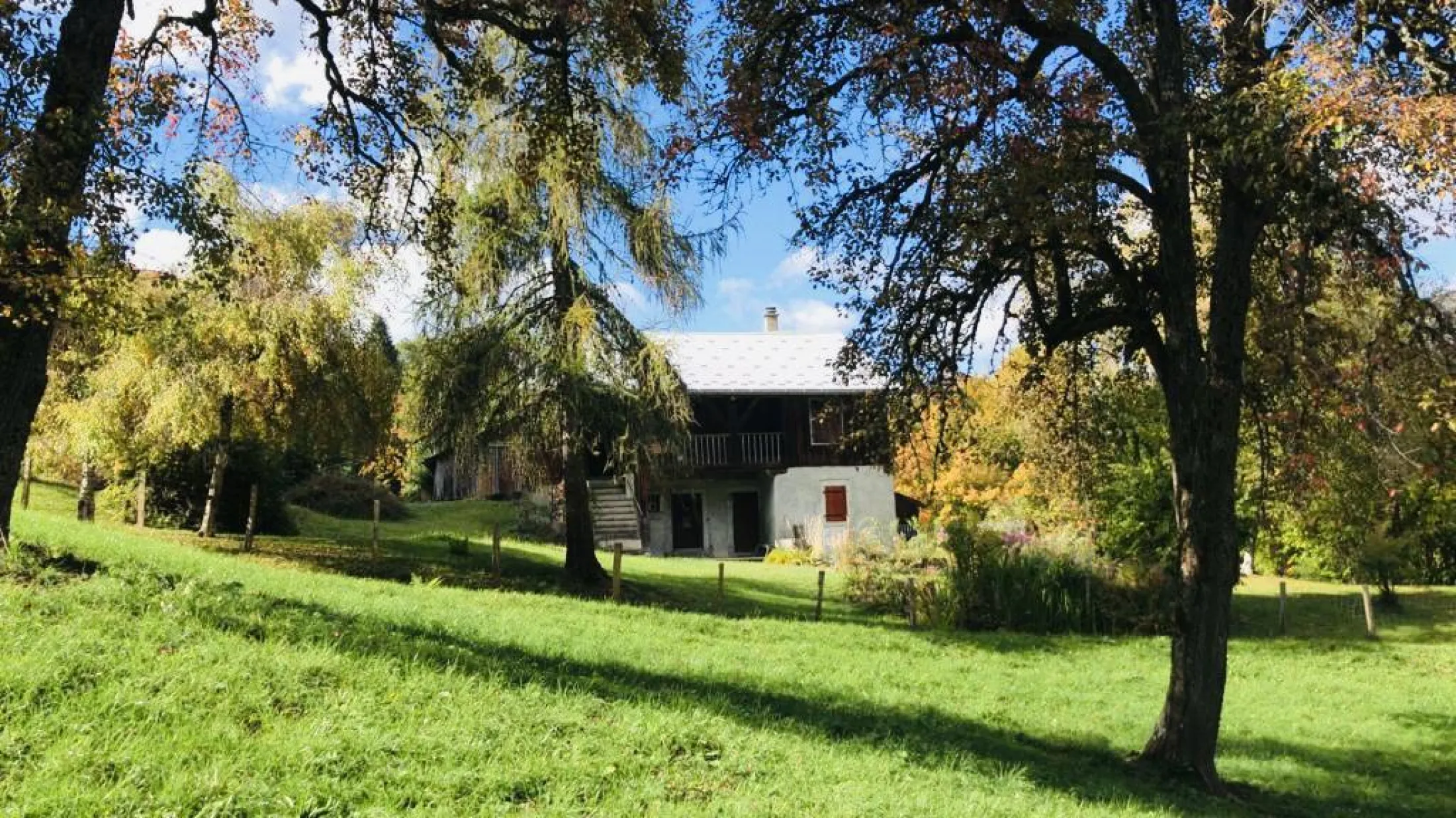 La maison depuis le pré des chevaux!