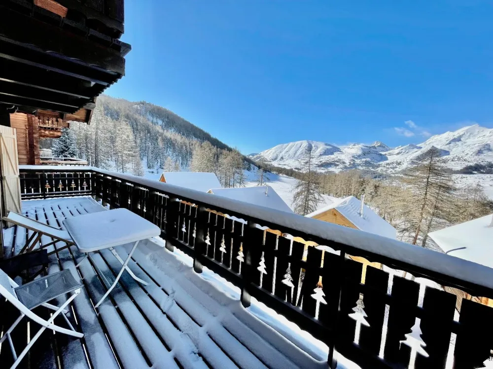 Chalet aneloup : vue d'exception au coeur de la station la joue du loup le dévoluy