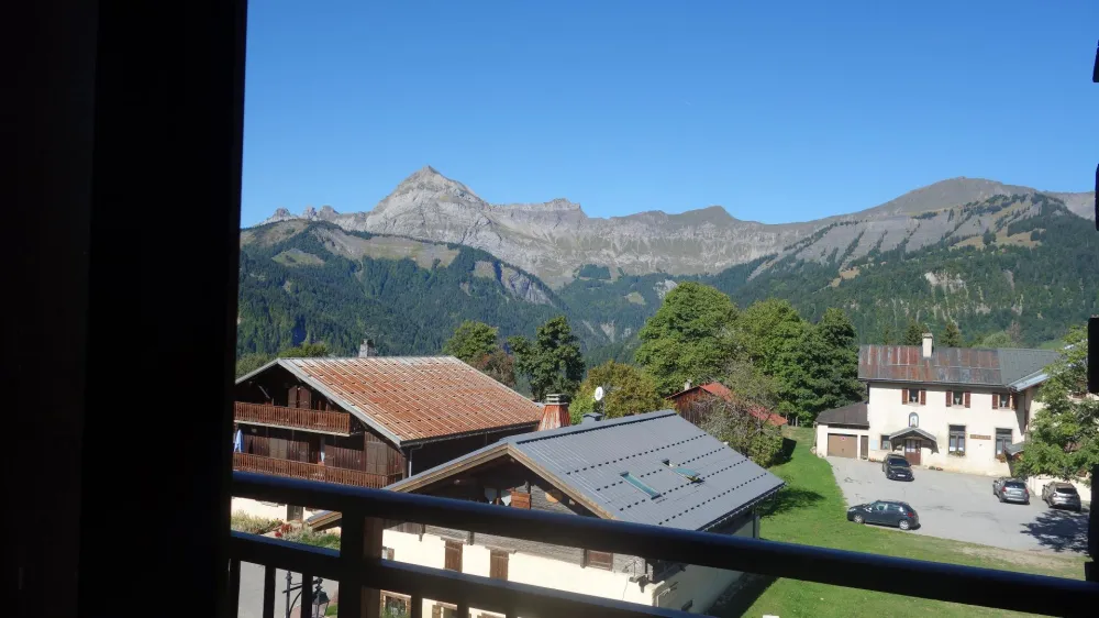 Vue sur la chaine des Aravis depuis la pièce de vie
