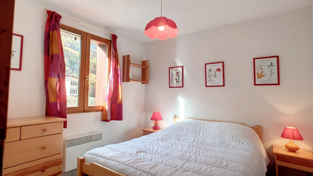 1 lit double en 140x190 avec couette