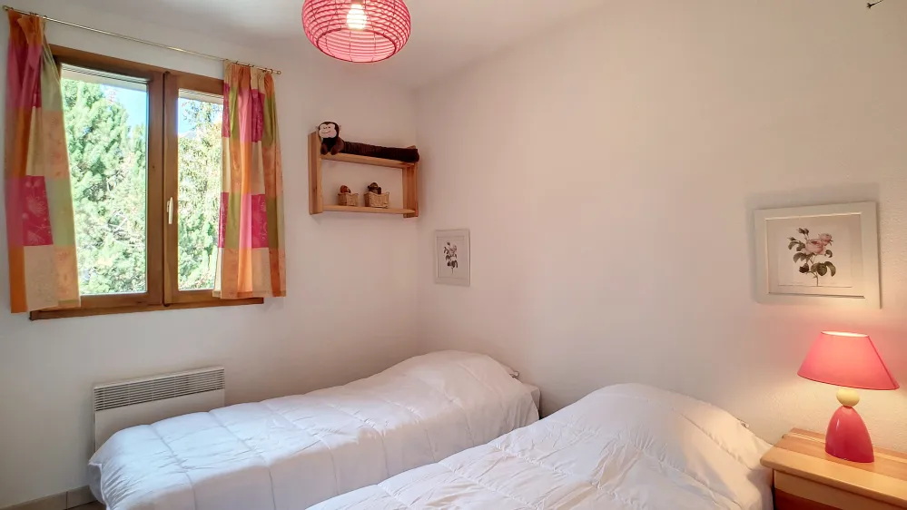 2 lits simples en 90x190 avec couettes