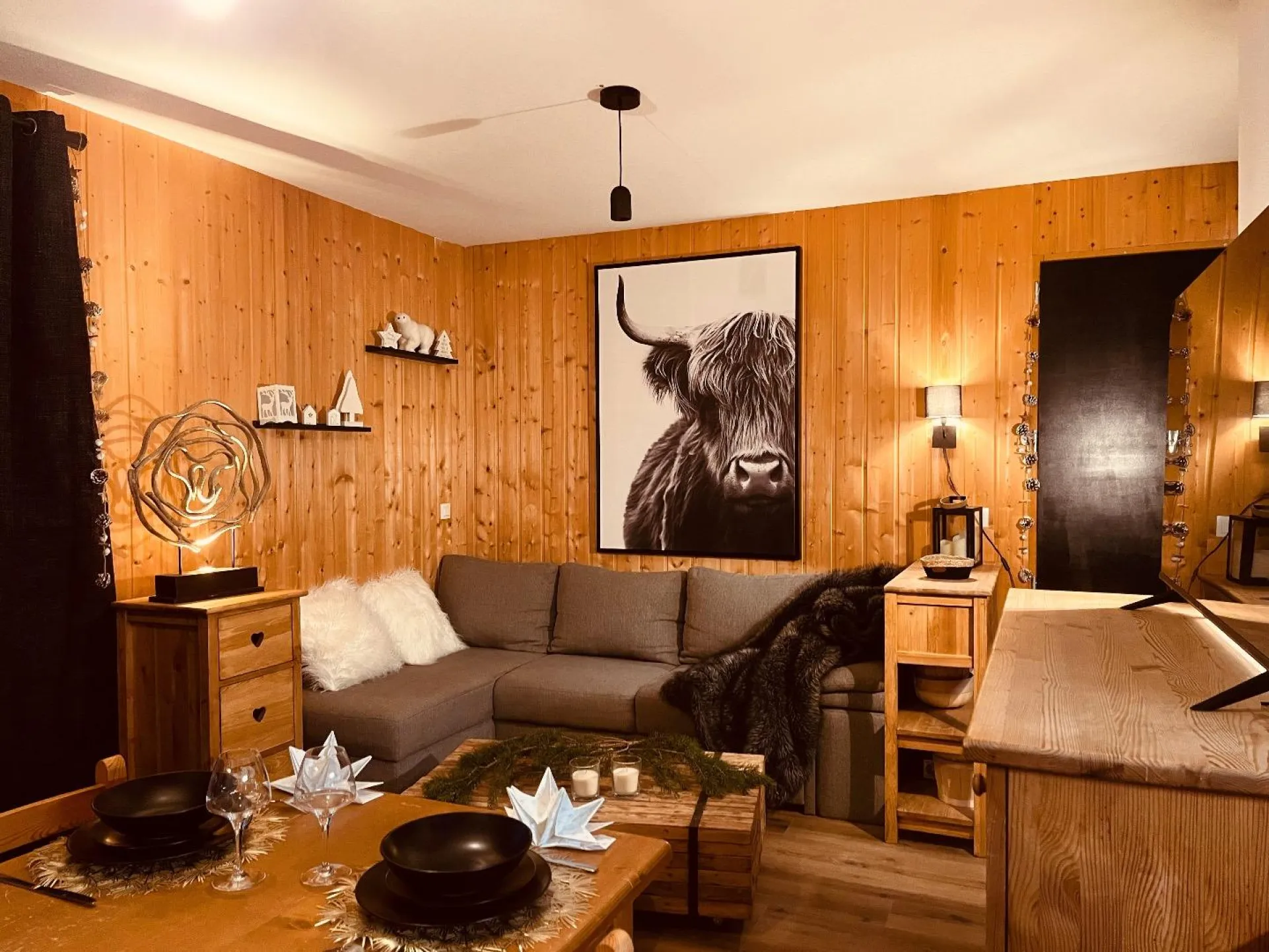 Un salon chaleureux et confortable 