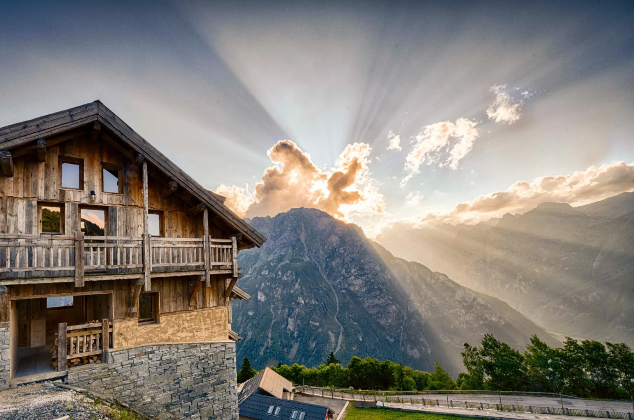Le chalet face aux couchers de soleil sur Belledonne