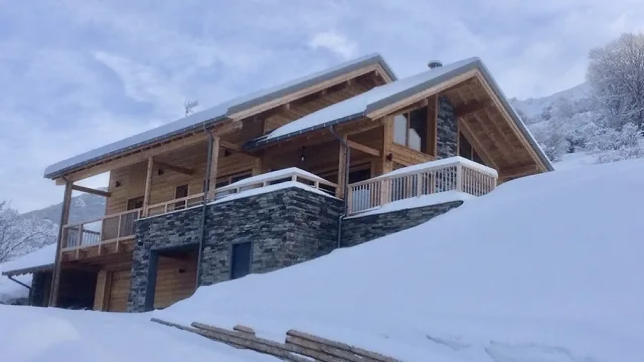 Chalet MARCLAUD
546 Cours François BENARD
(Route de Vars Sainte Catherine)