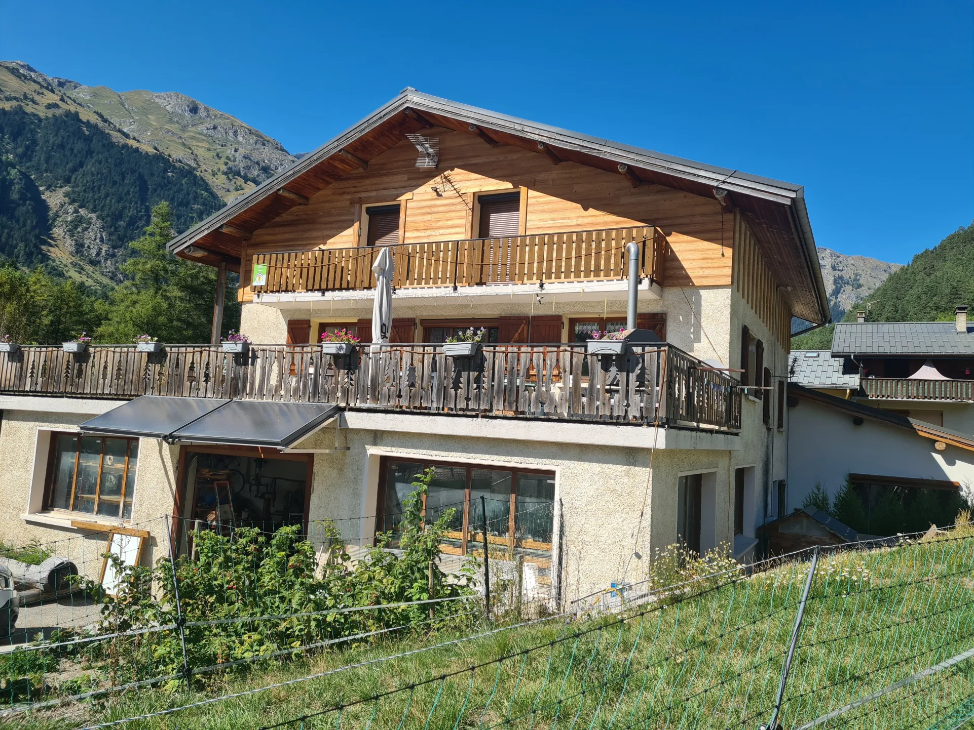 Gite les mélèzes le cembro   piscine chauffée