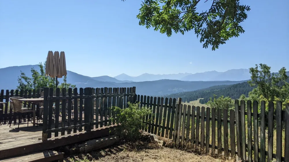 Une des 3 terrasses, l'été