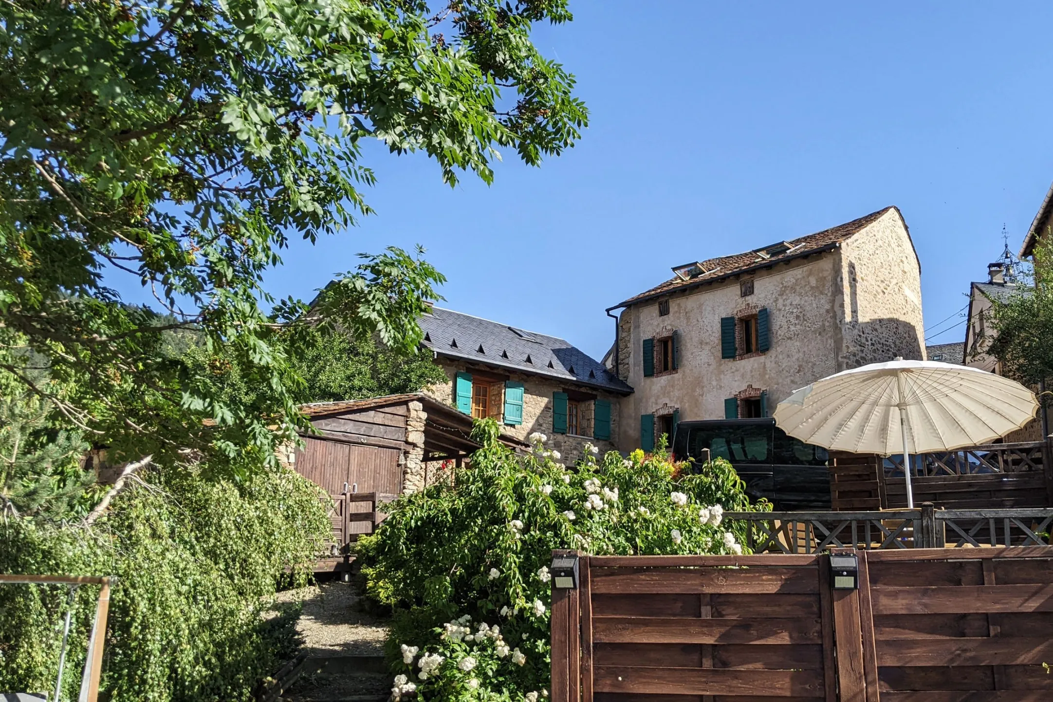Ferme des Astres vue du jardin