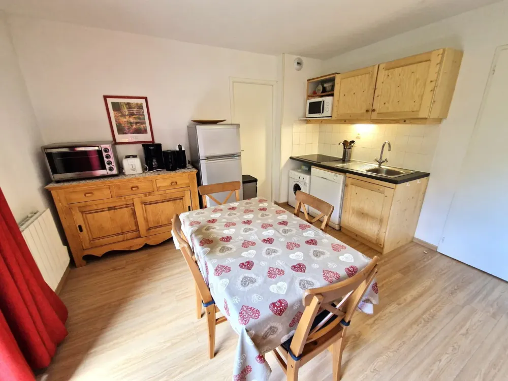 2 pièces +cabine 6/8 personnes coeur station 42m²
