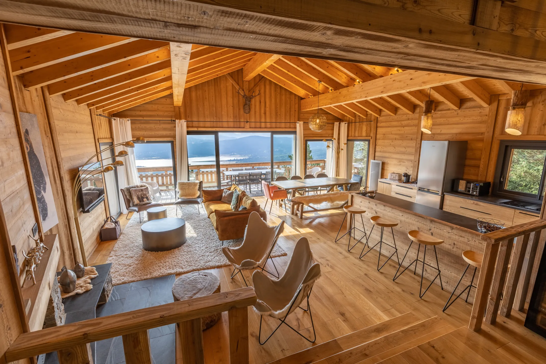 Chalet spa/piscine chauffée, vue lac, accès pistes de ski, brasero, classé 5*
