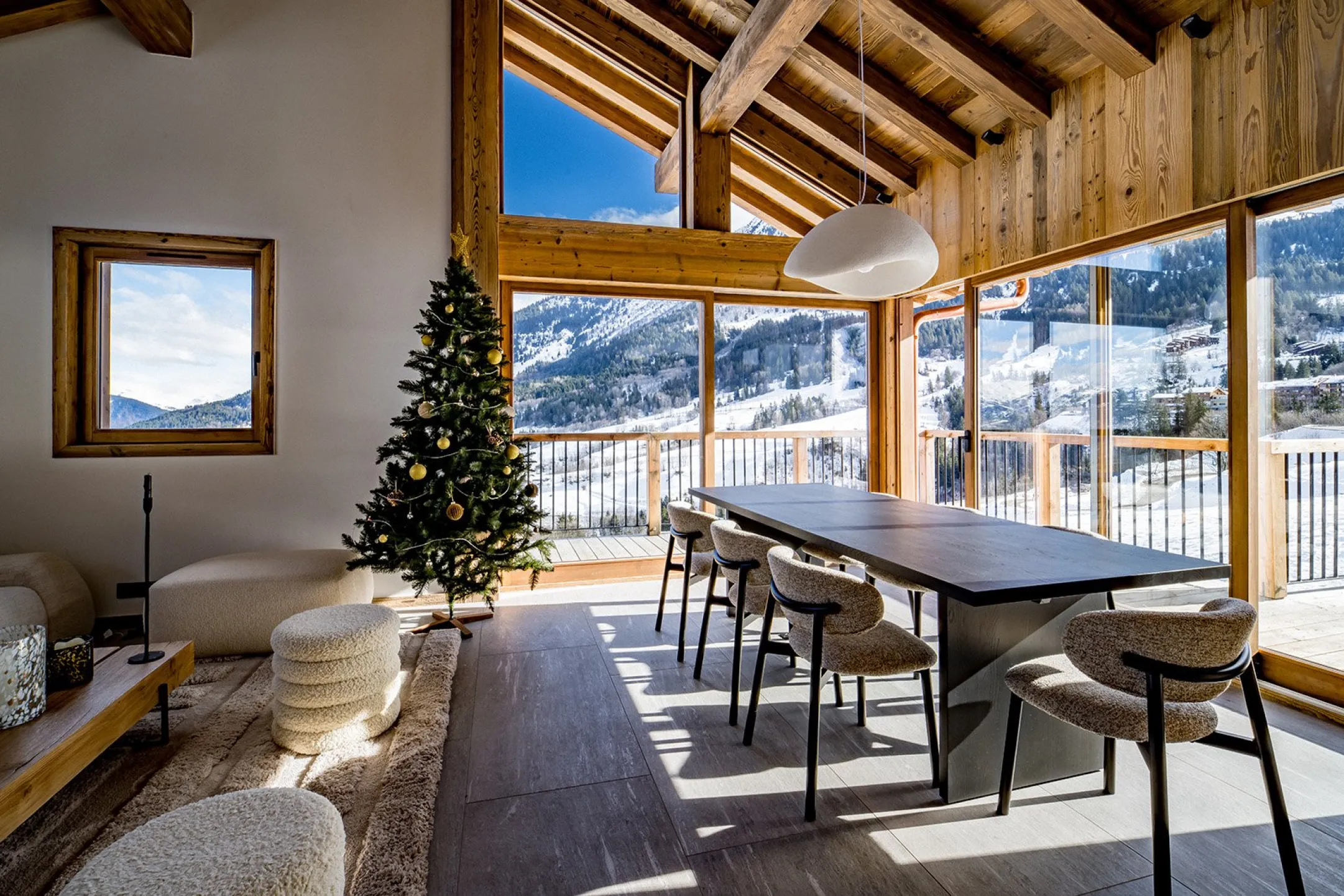grand séjour salle à manger cuisine avec vue exceptionnelle