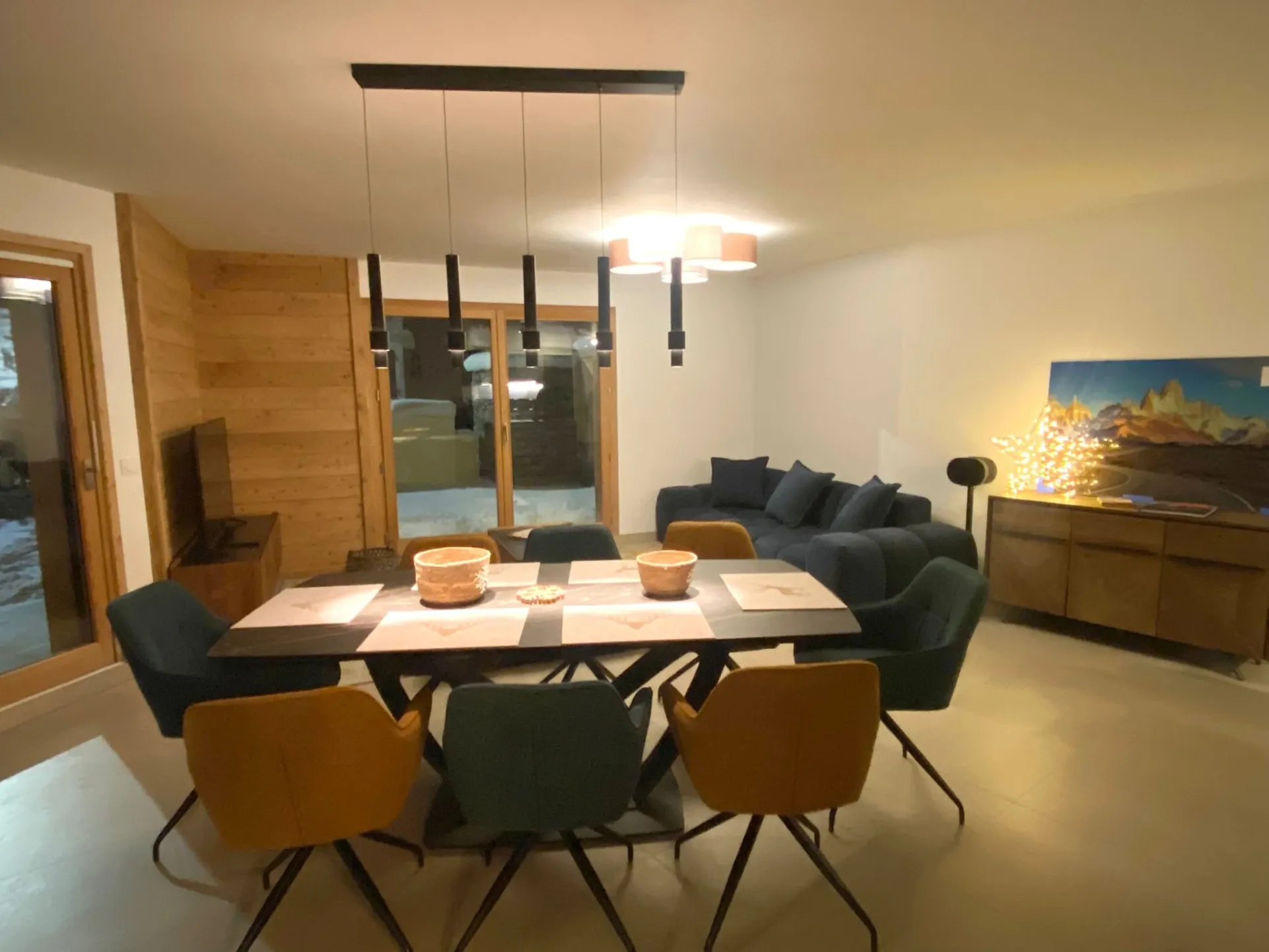 Table extensible jusqu’à 10 personnes 