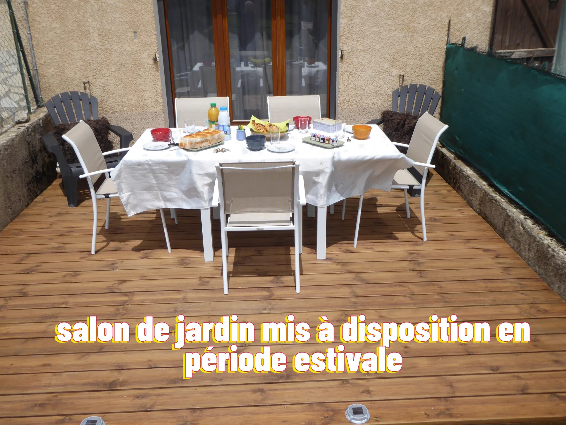 salon de jardin mis à disposition uniquement en période estivale