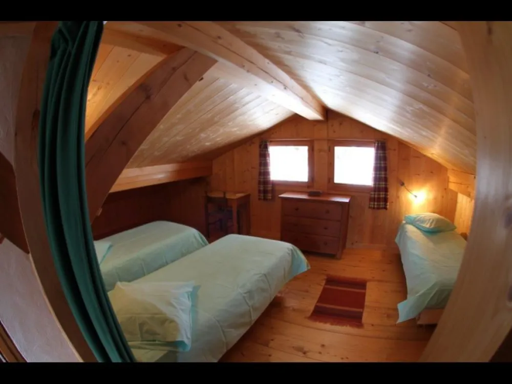Aux chalets des alpes, piscine chauffée (été) piste de luge (hiver)