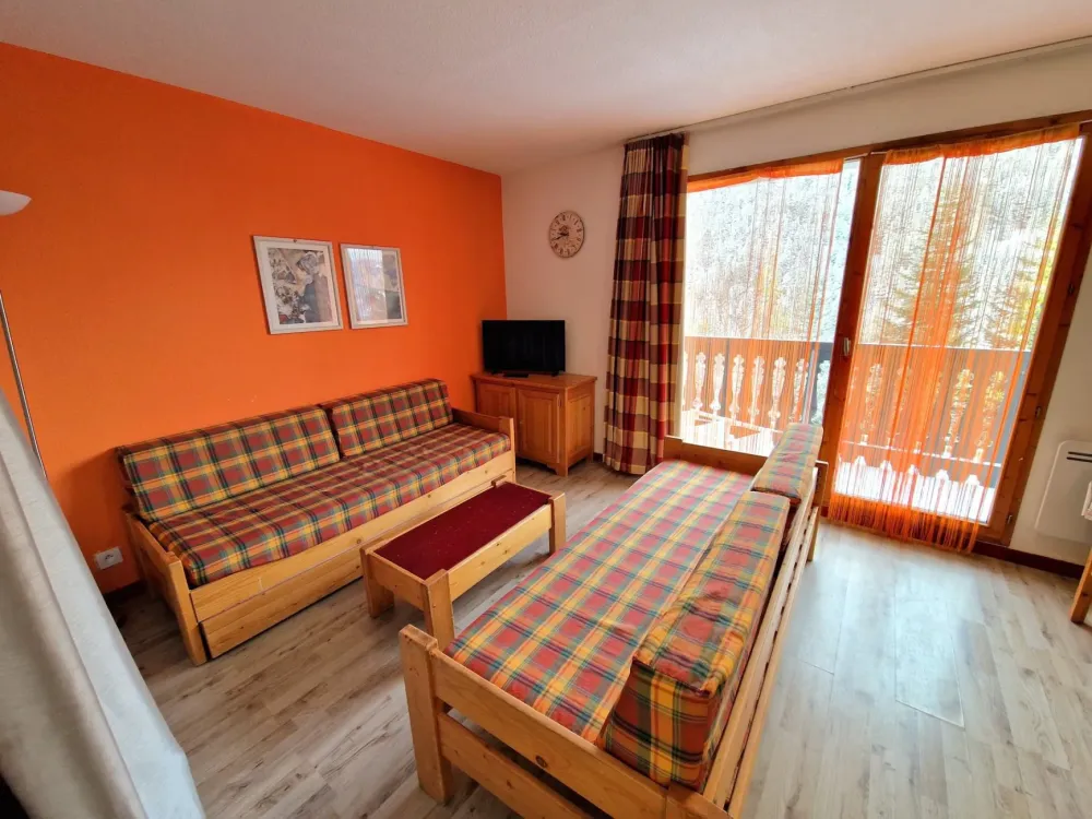 2 pièces +cabine 6/8 personnes coeur station 42m²